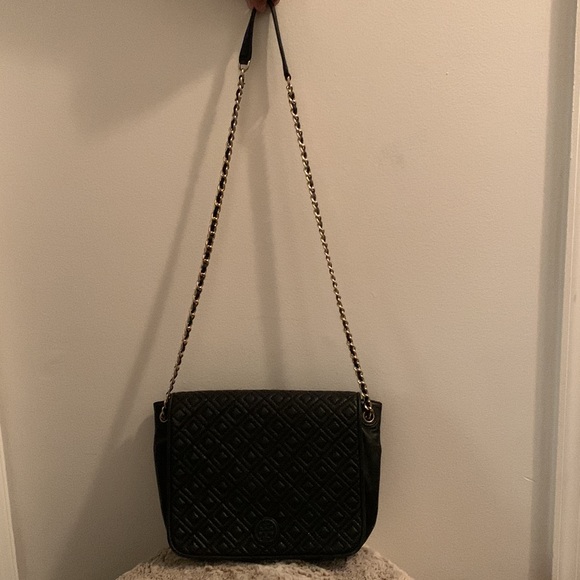 Tory Burch butter soft leather delicately loved. Black with magnetic closure. - Picture 6 of 9